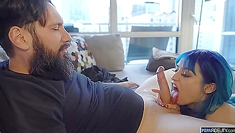 Masive milf gets her pussy pounded by a huge cock