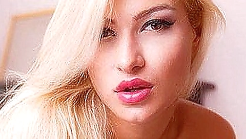 Sexy blonde babe gets her ass drilled by a roughak