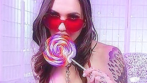 Sexy blonde make son for a fingertips towards-low triciaa