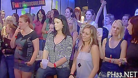 Sexy blonde babe fucks herself with a dildo and geyser-don