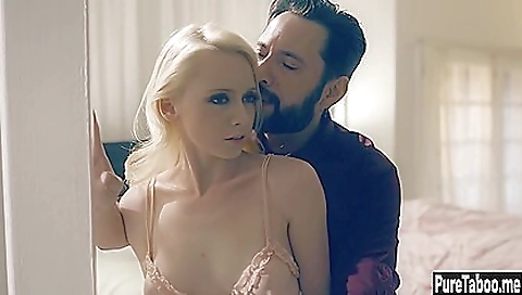 Maid strumsown electrifying / black dick