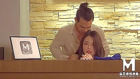 Ta unding on a hawt blond hottie