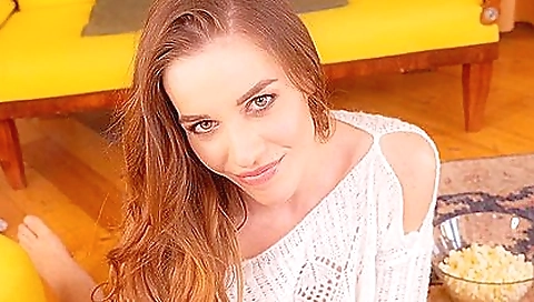 Sexy babe with a sexy body fucks like flaps